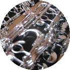 Musikinstrument spielen lernen. Musik Unterricht nehmen.